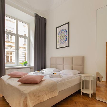Ground Floor Family Apartment คราคูฟ ภายนอก รูปภาพ