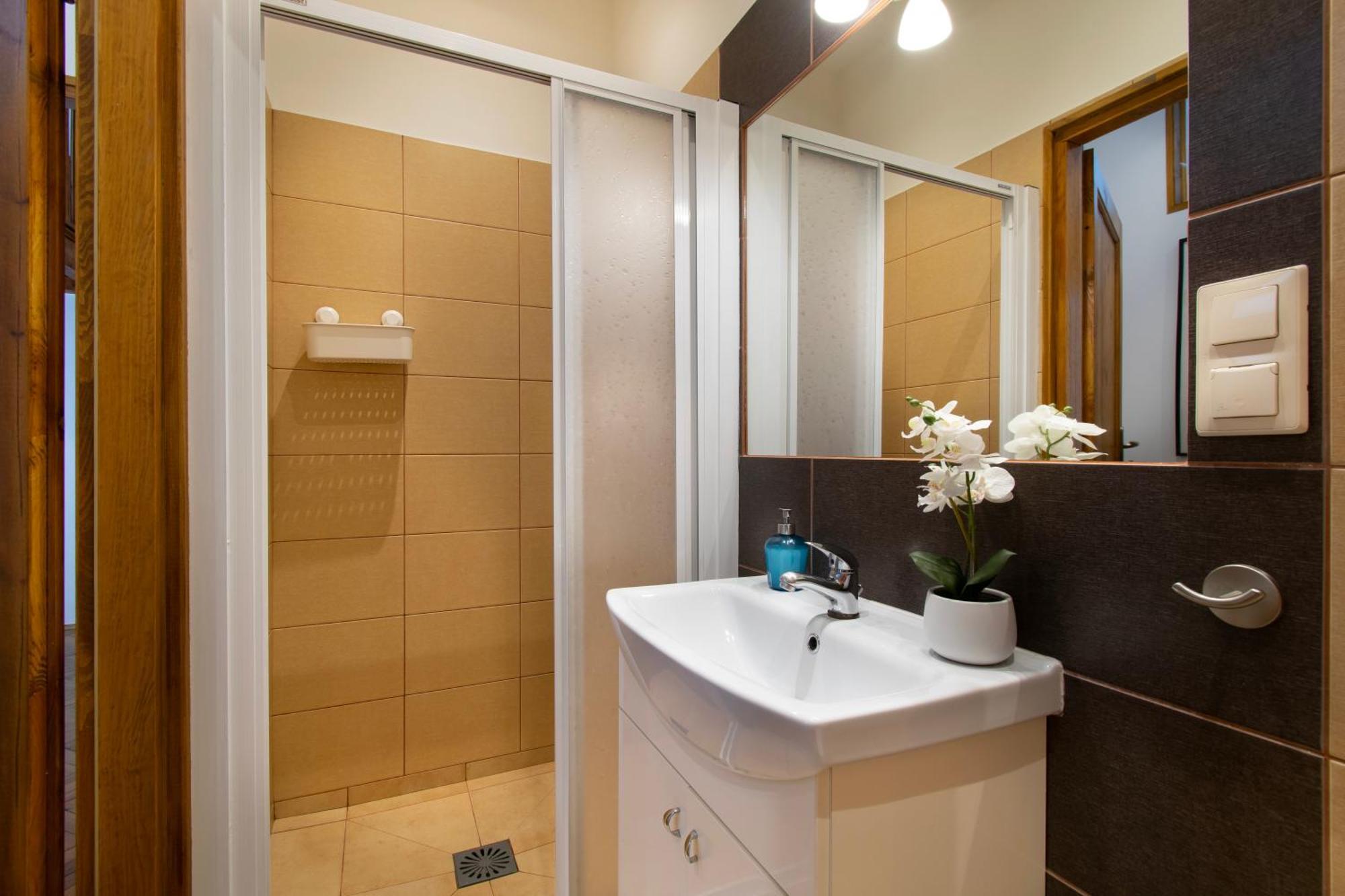 Ground Floor Family Apartment คราคูฟ ภายนอก รูปภาพ
