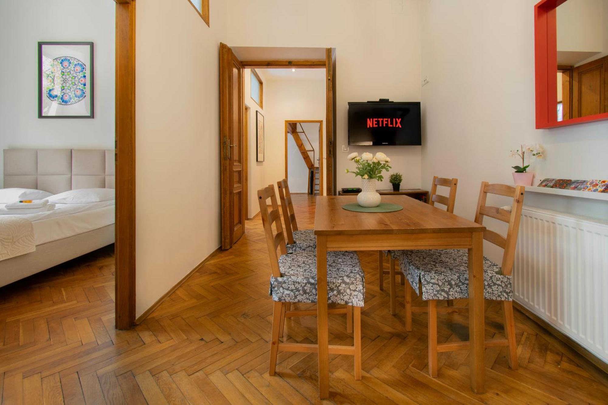 Ground Floor Family Apartment คราคูฟ ภายนอก รูปภาพ