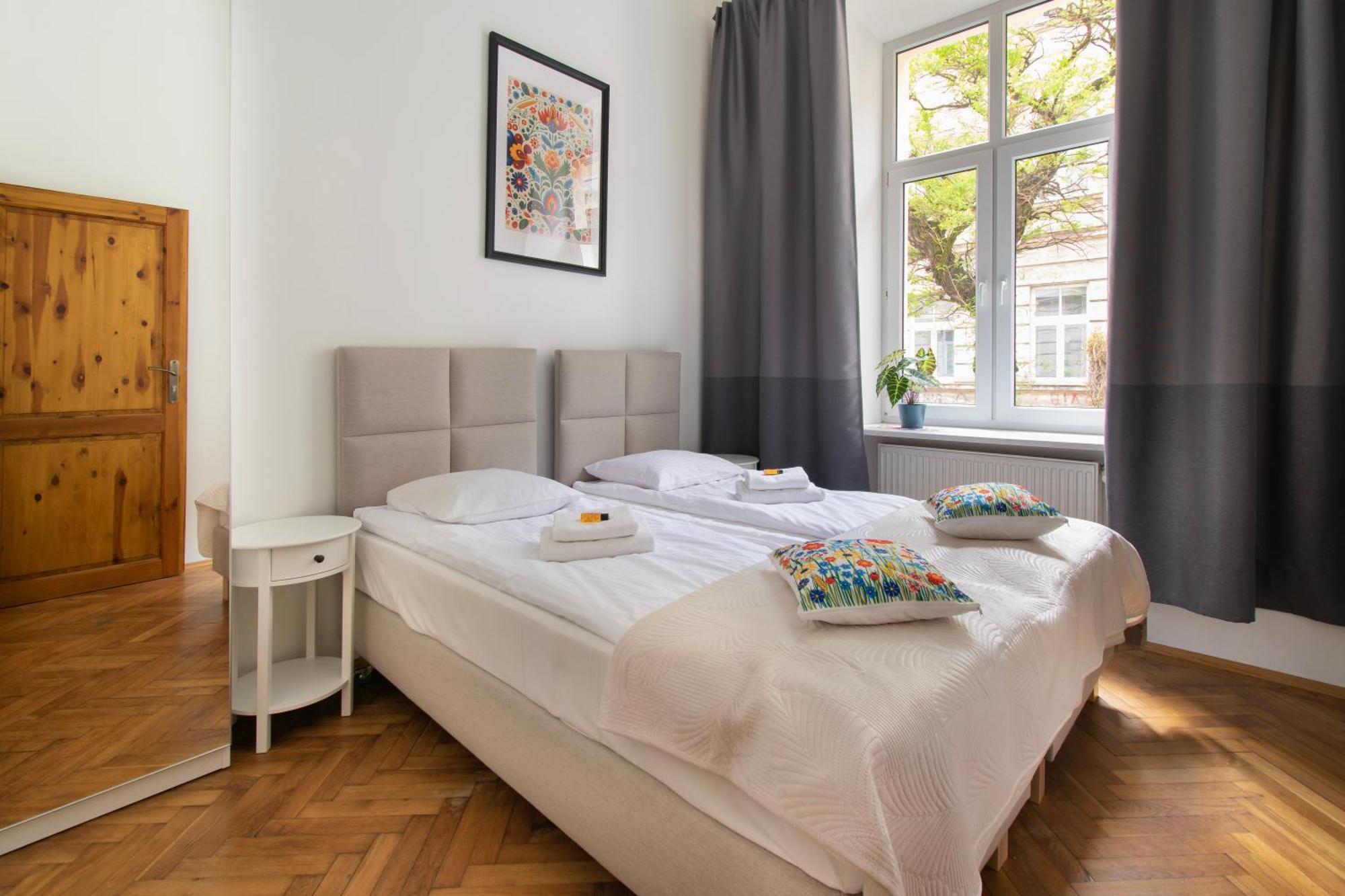 Ground Floor Family Apartment คราคูฟ ภายนอก รูปภาพ